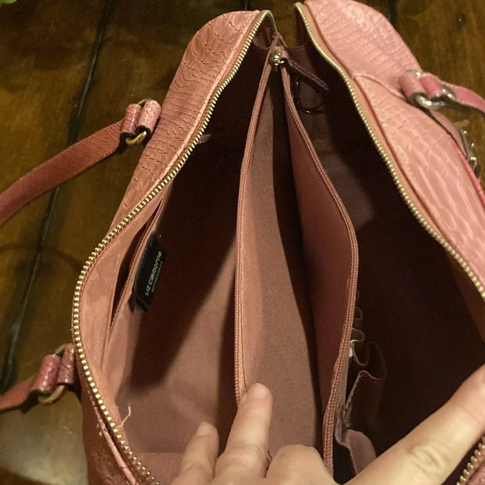 Liz Claiborne Retro Pink Faux Crocodile Embossed Cylindrical Purse (ABBA) - Picture 11 of 16